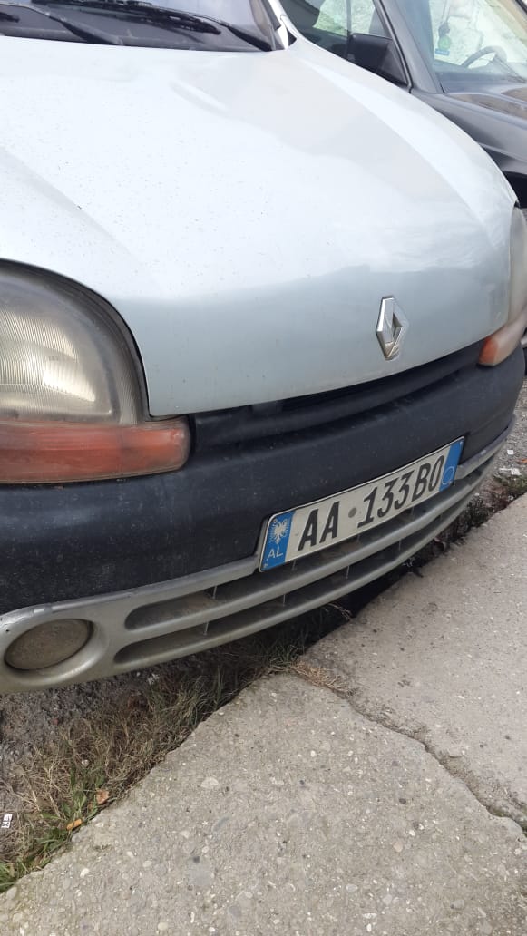 •	AUTOVETURA e përdoriur Marka KANGO, tipi RENAULT, viti i prodhimit 2000 (Ankandi i dyte)